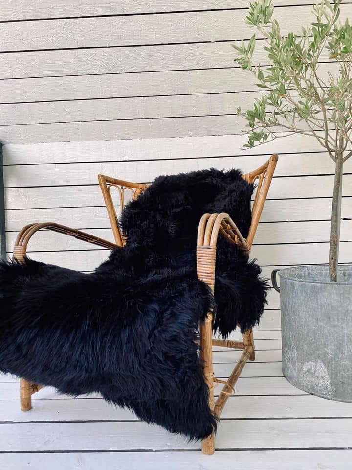 Kæmpe Sort lammeskind fra New Zealand - 140cm - VIAMAJA.DK