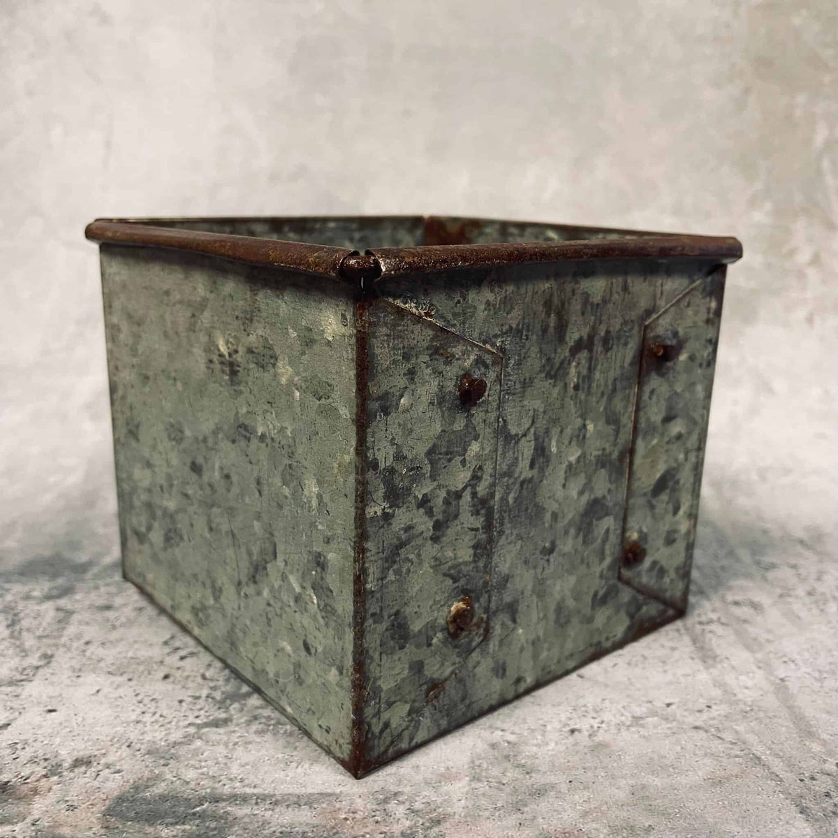 Kasse i genbrugsjern 13x13cm - VIAMAJA.DK