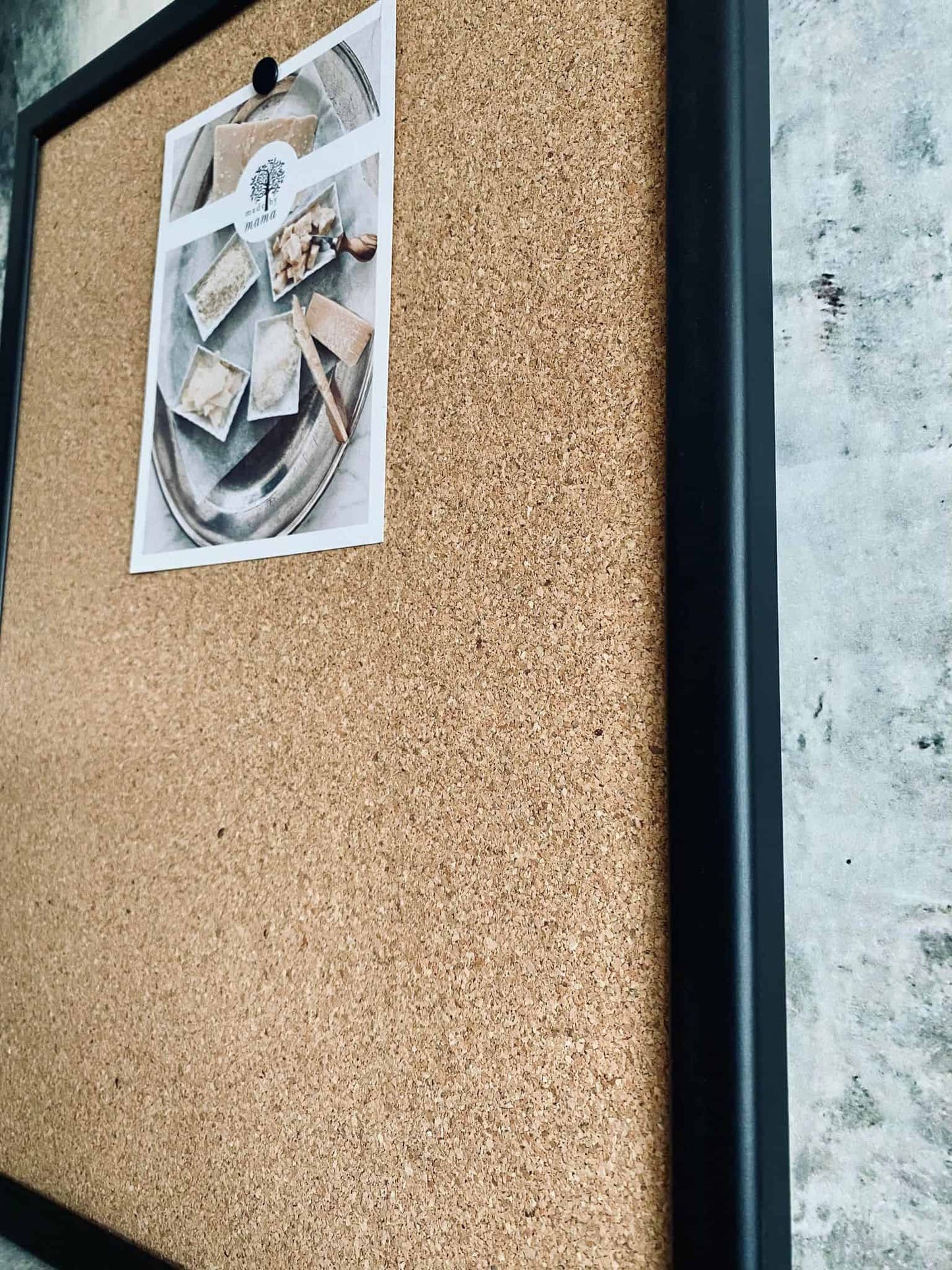 kork opslagstavle med sort ramme – 30×40 - VIAMAJA.DK