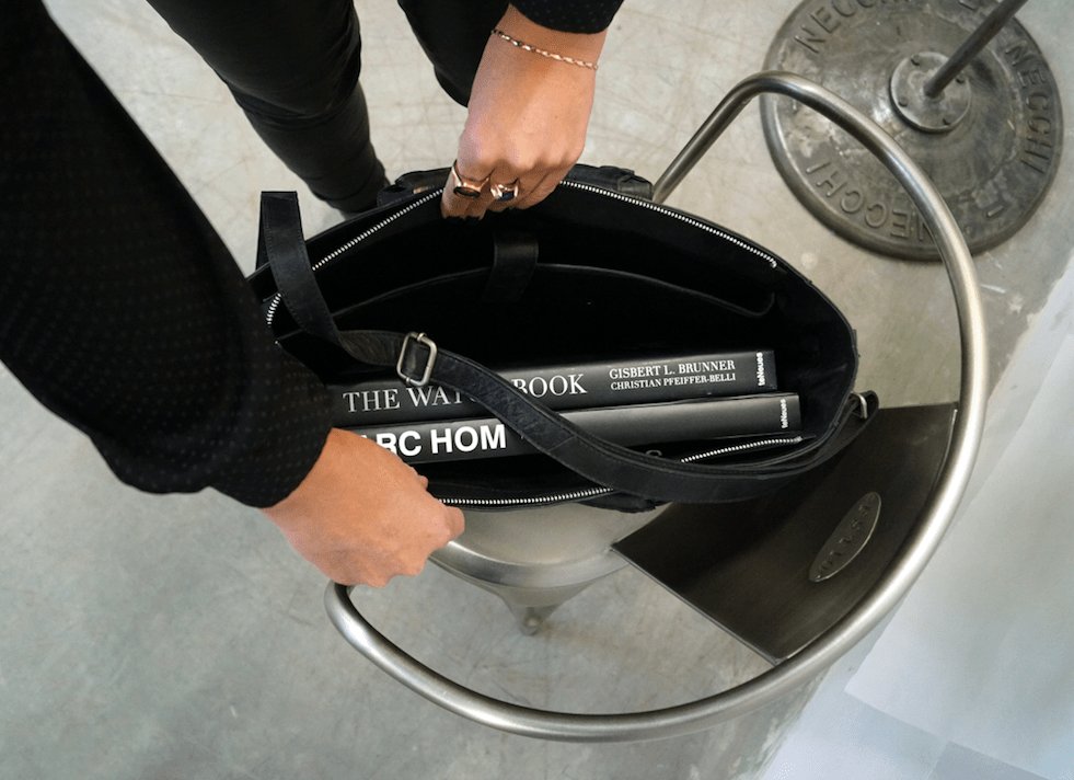 Lædertaske COLLI - Shopper eller computertaske - Sort bøffelskind - VIAMAJA.DK