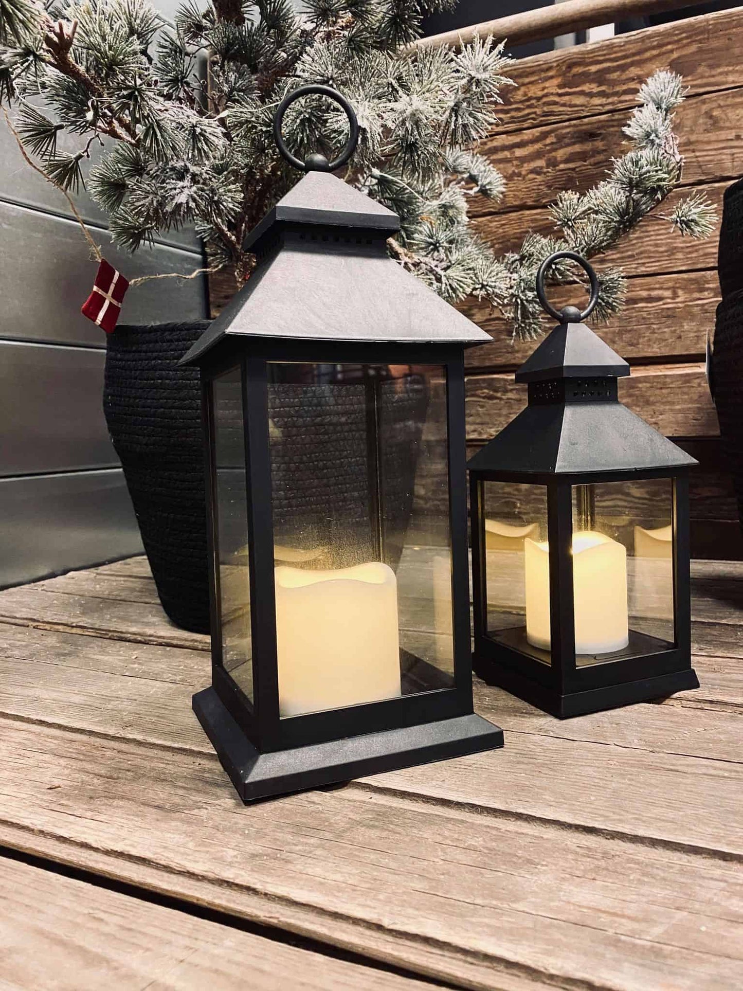 LED Lanterne i plast m. timer - 30cm - Sort - VIAMAJA.DK