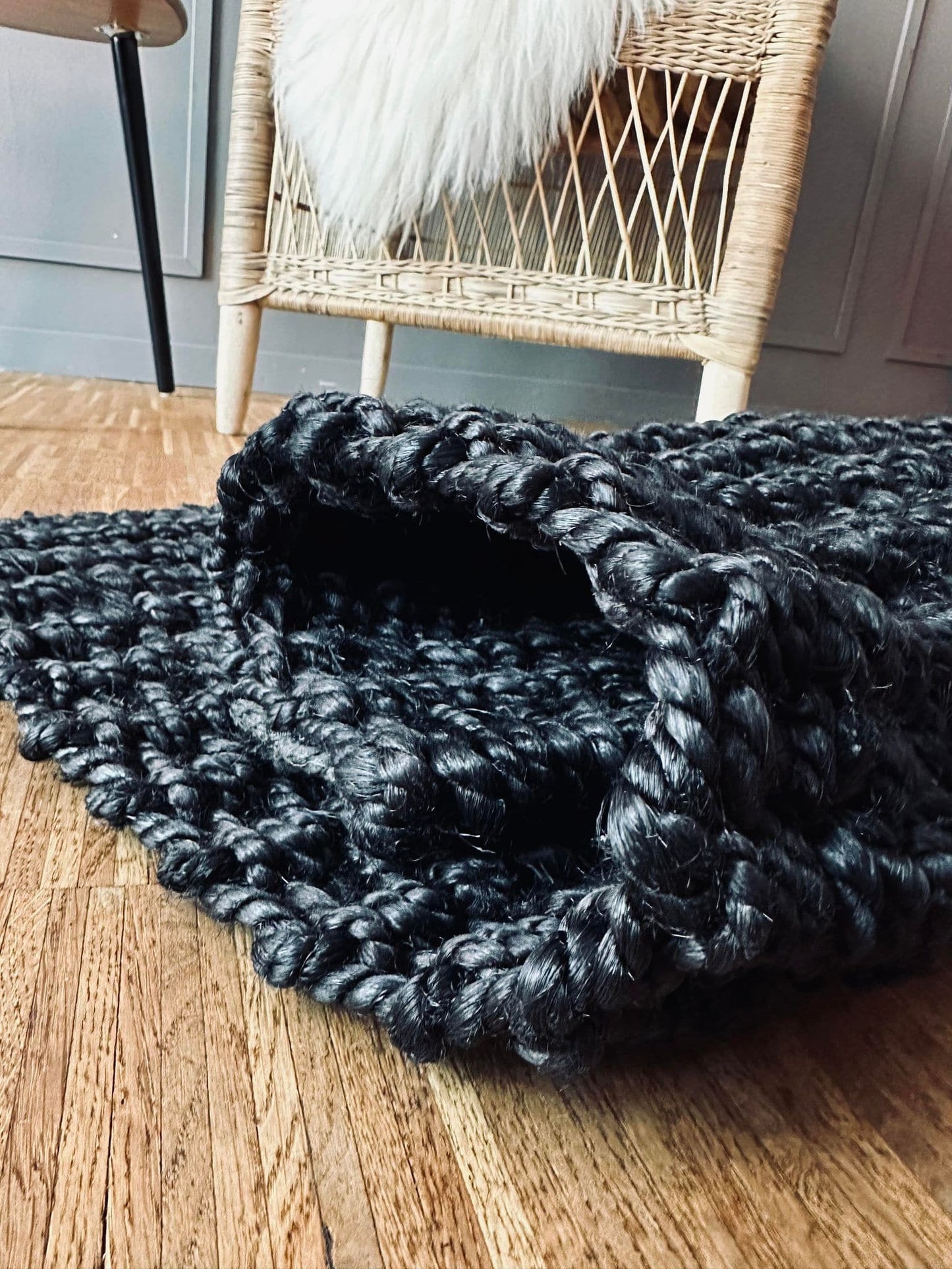 Luksus måtte i black jute – 50x80cm - VIAMAJA.DK