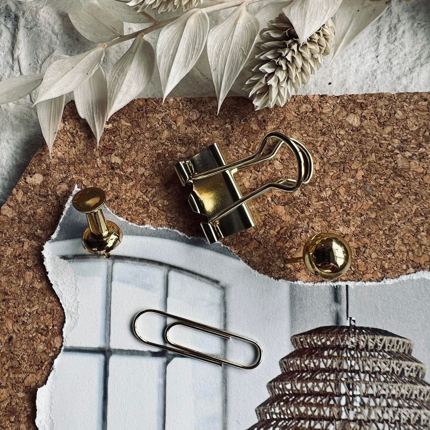 Mix kasse med tegneskifter, clips mm - Guld - VIAMAJA.DK