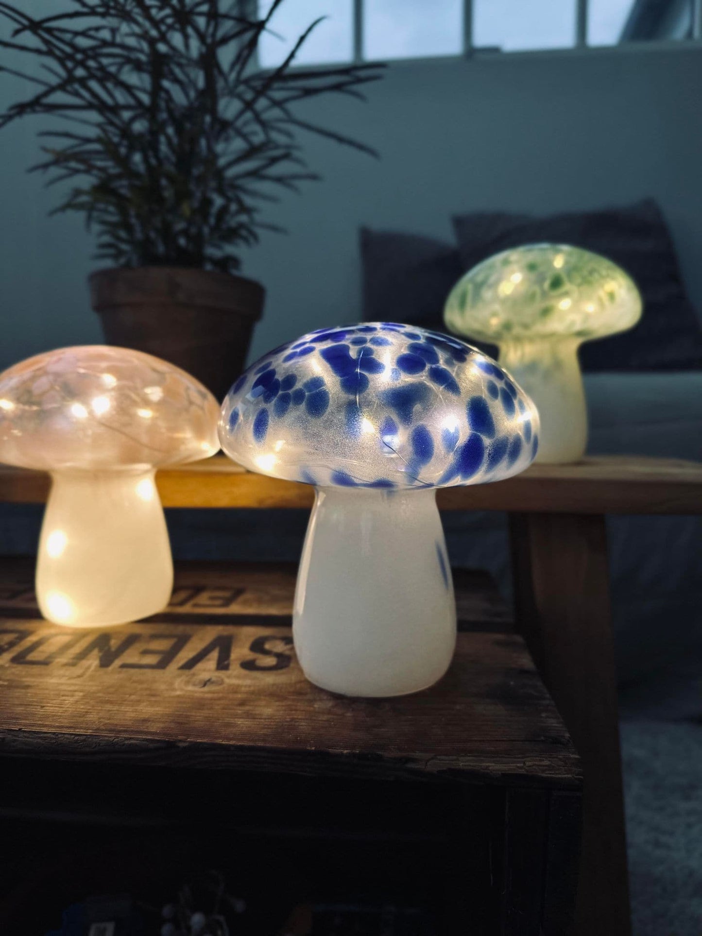 MUSHROOM Lampe m. LED – Royal blue mundblæst glas - VIAMAJA.DK