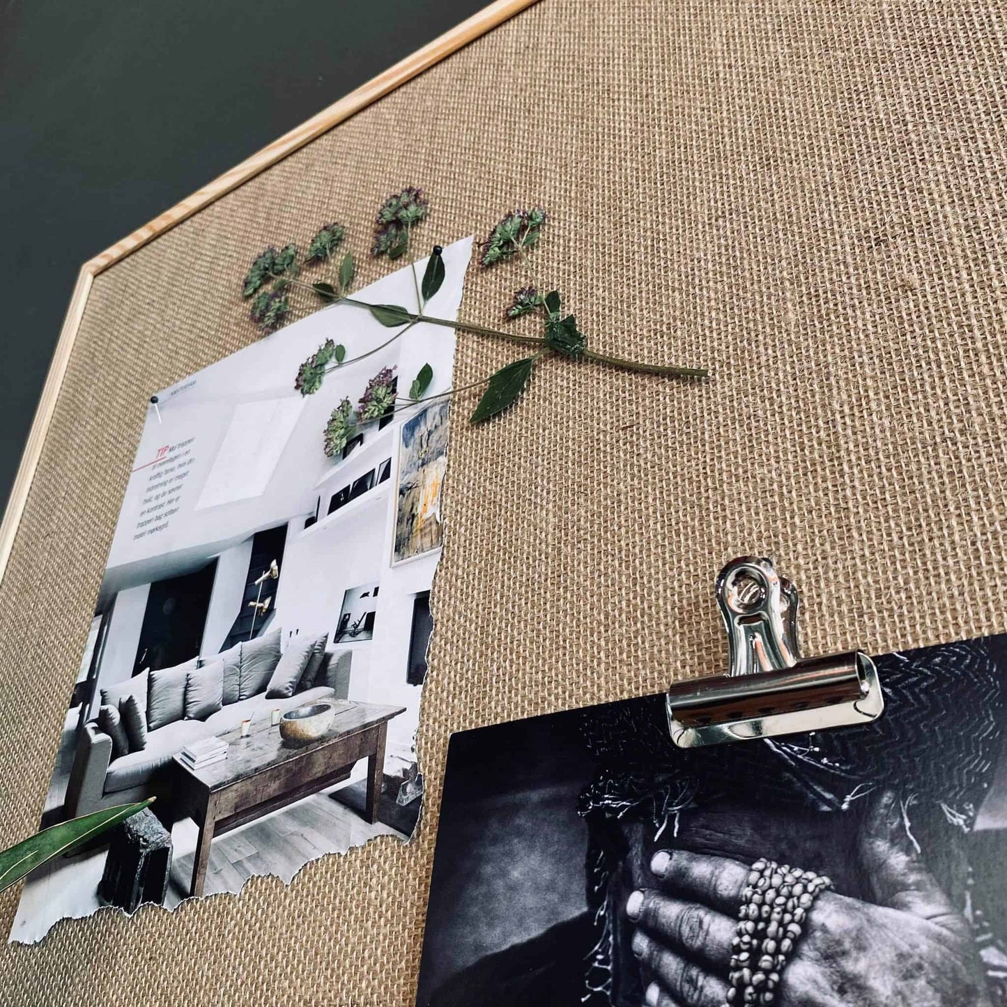 Opslagstavle - Hessian med natur ramme 60x80 - VIAMAJA.DK