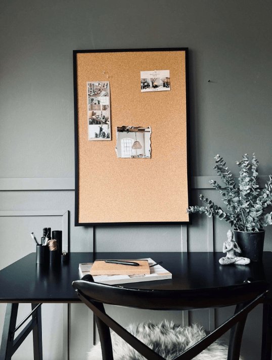 Opslagstavle kork 60x90 i kraftig sort ramme - VIAMAJA.DK
