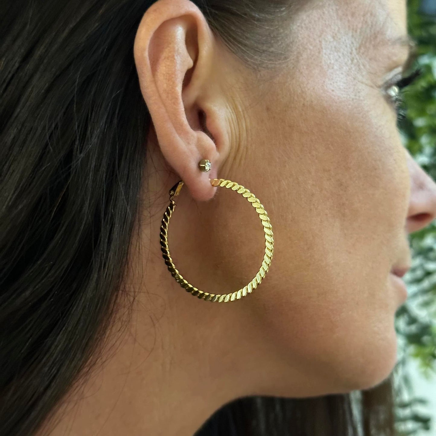 Øreringe Hallie twist hoop - forgyldt - VIAMAJA.DK