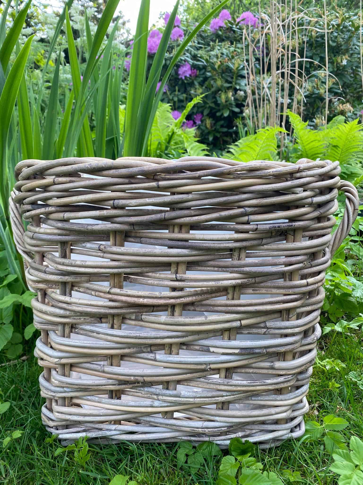 Plantekurv - Grå Rattan - Stor - VIAMAJA.DK