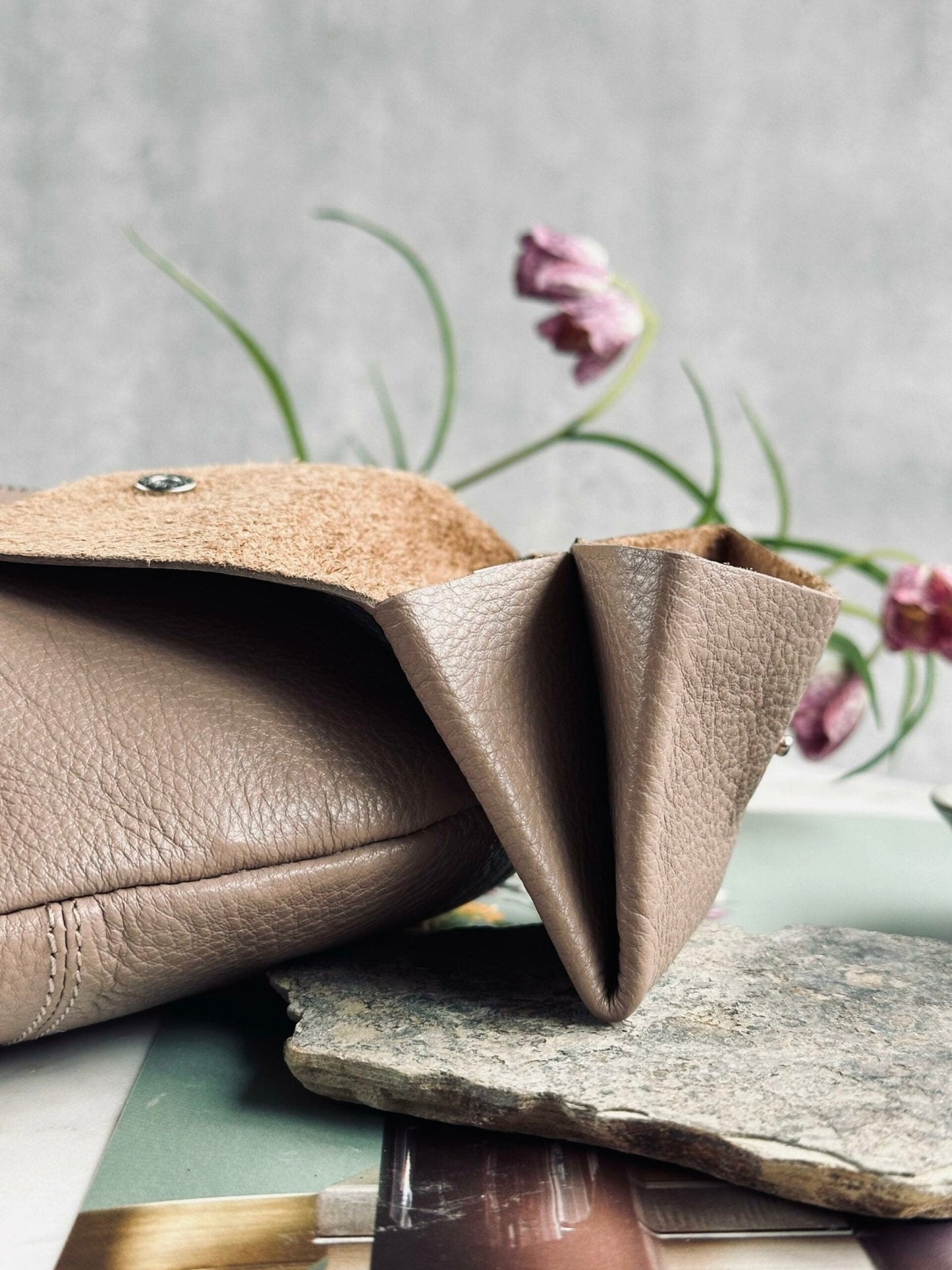 Pung Aura small dusty taupe - VIAMAJA.DK