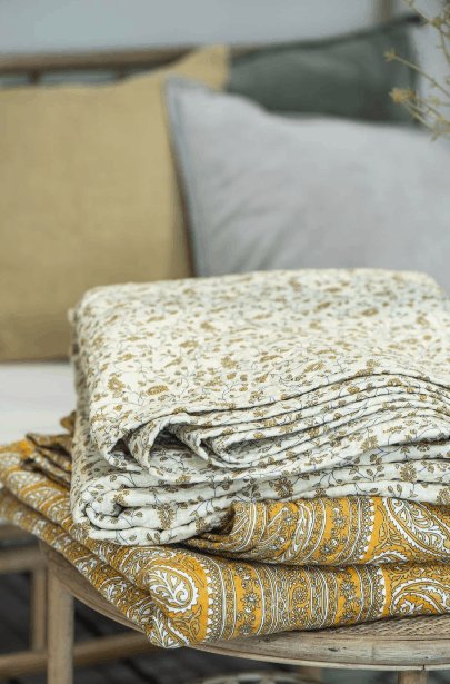 Quilt gul paisley og blomsterstriber - Boheme - VIAMAJA.DK