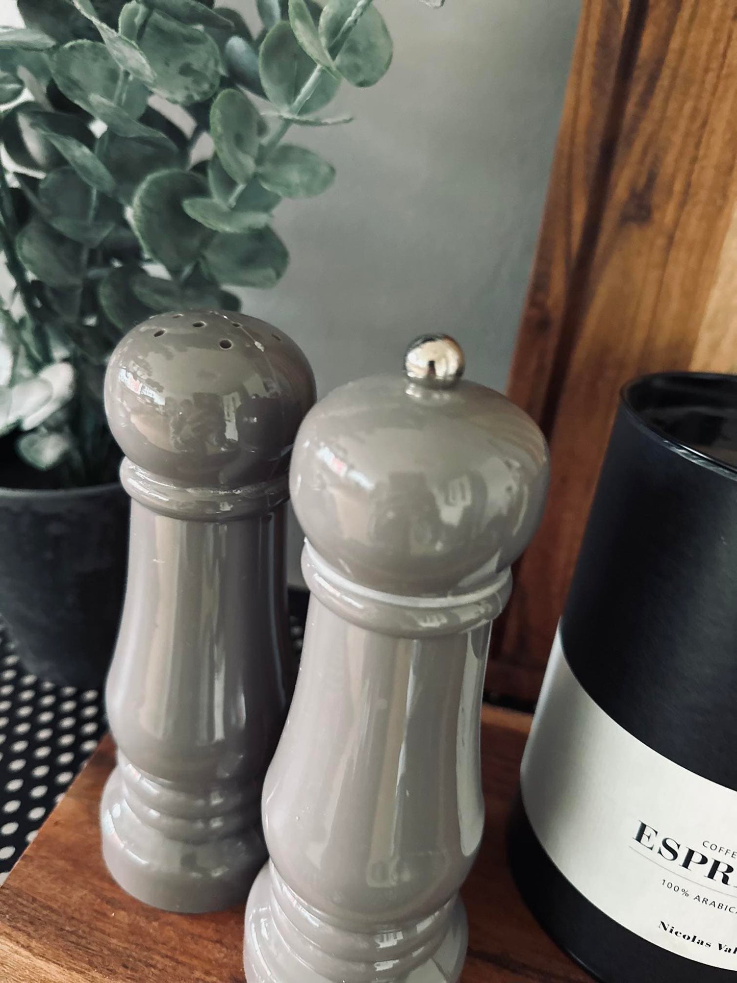 Salt og peberkværn - Taupe - VIAMAJA.DK