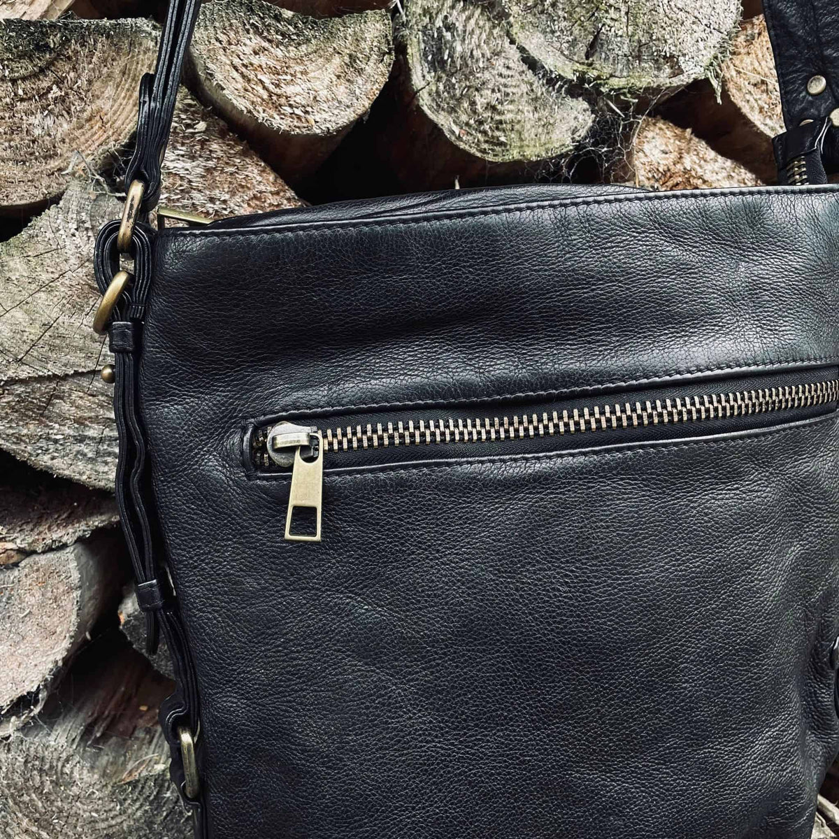 Skuldertaske BLACKO - cool vintage look - VIAMAJA.DK