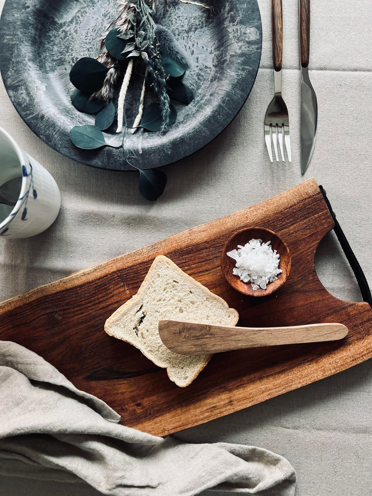 Smørkniv i akacia - VIAMAJA.DK
