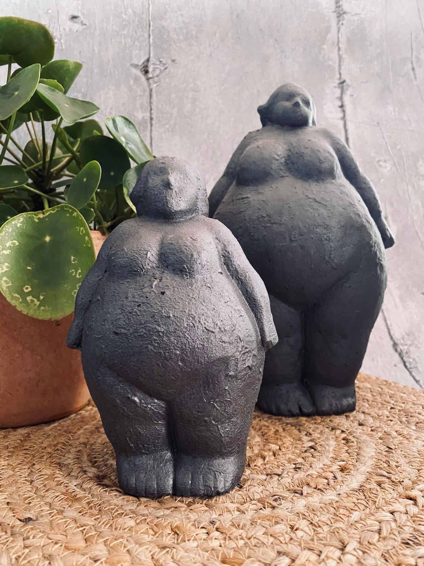 Stående diva - Grå Stor - VIAMAJA.DK