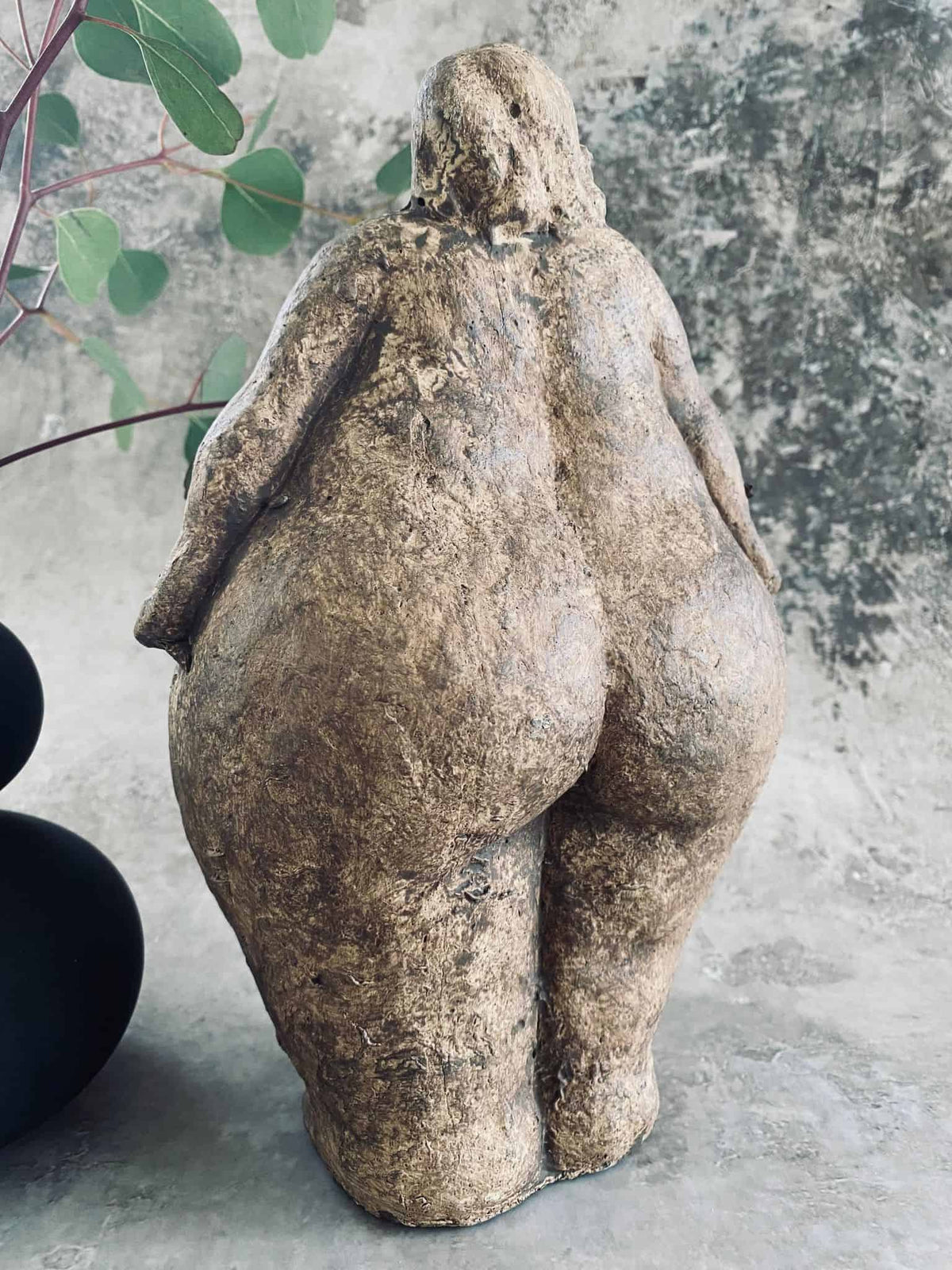 Stående diva i brune nuancer - VIAMAJA.DK