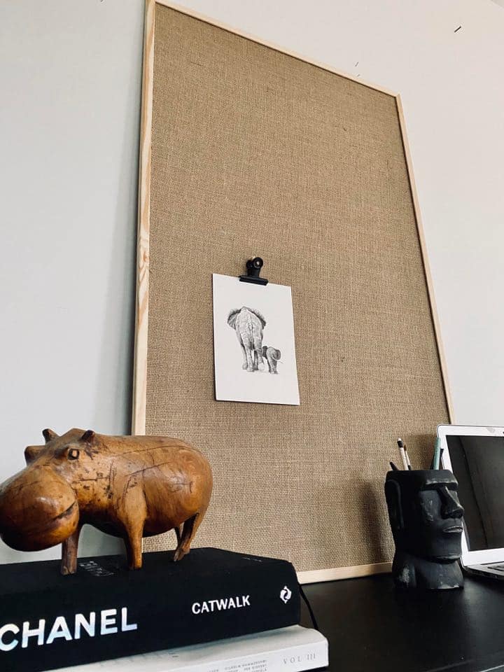 Stor Hessian opslagstavle m. Træramme - 100x60cm - VIAMAJA.DK