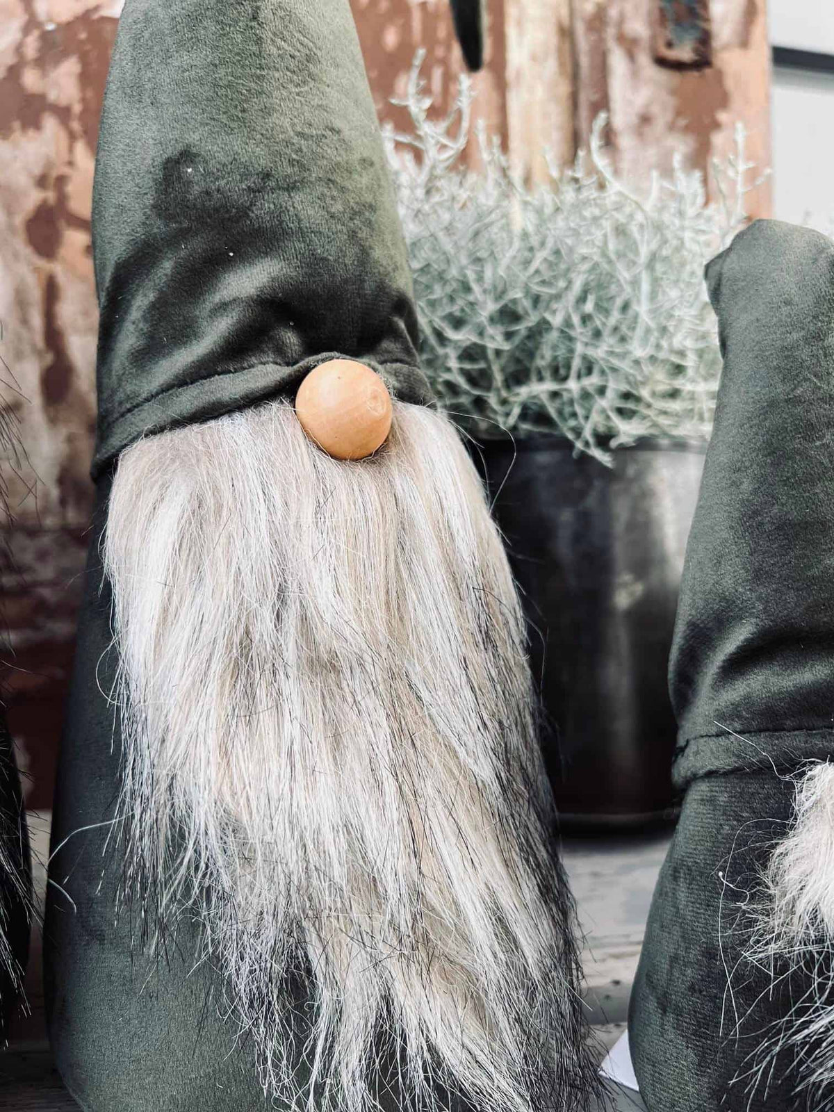 Stor Nisse med skæg - Velour 50cm - VIAMAJA.DK