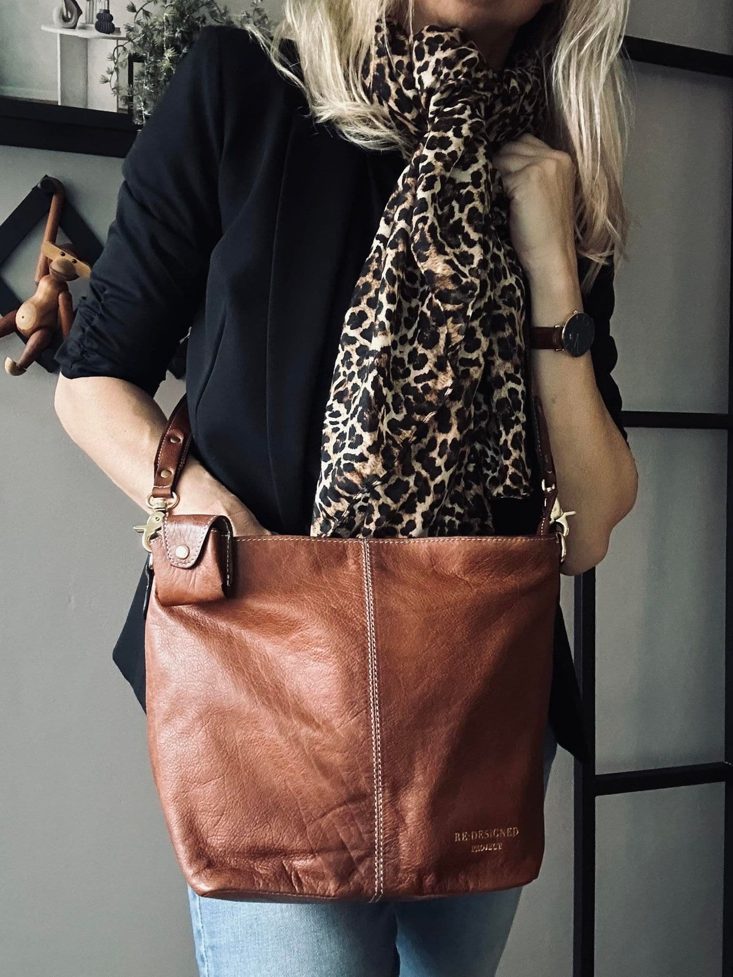 Taske Medium Walnut / Gold - VIAMAJA.DK