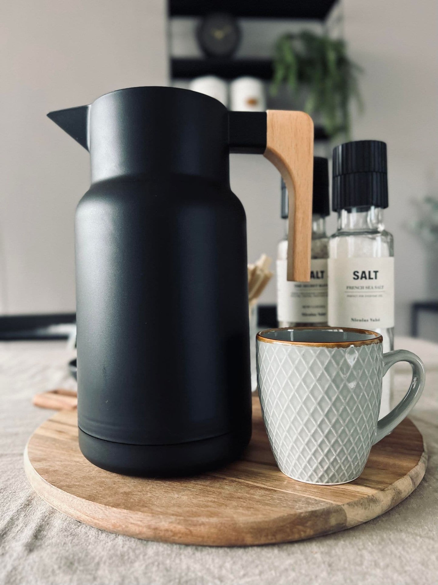 Termokande - Sort med træhåndtag - VIAMAJA.DK