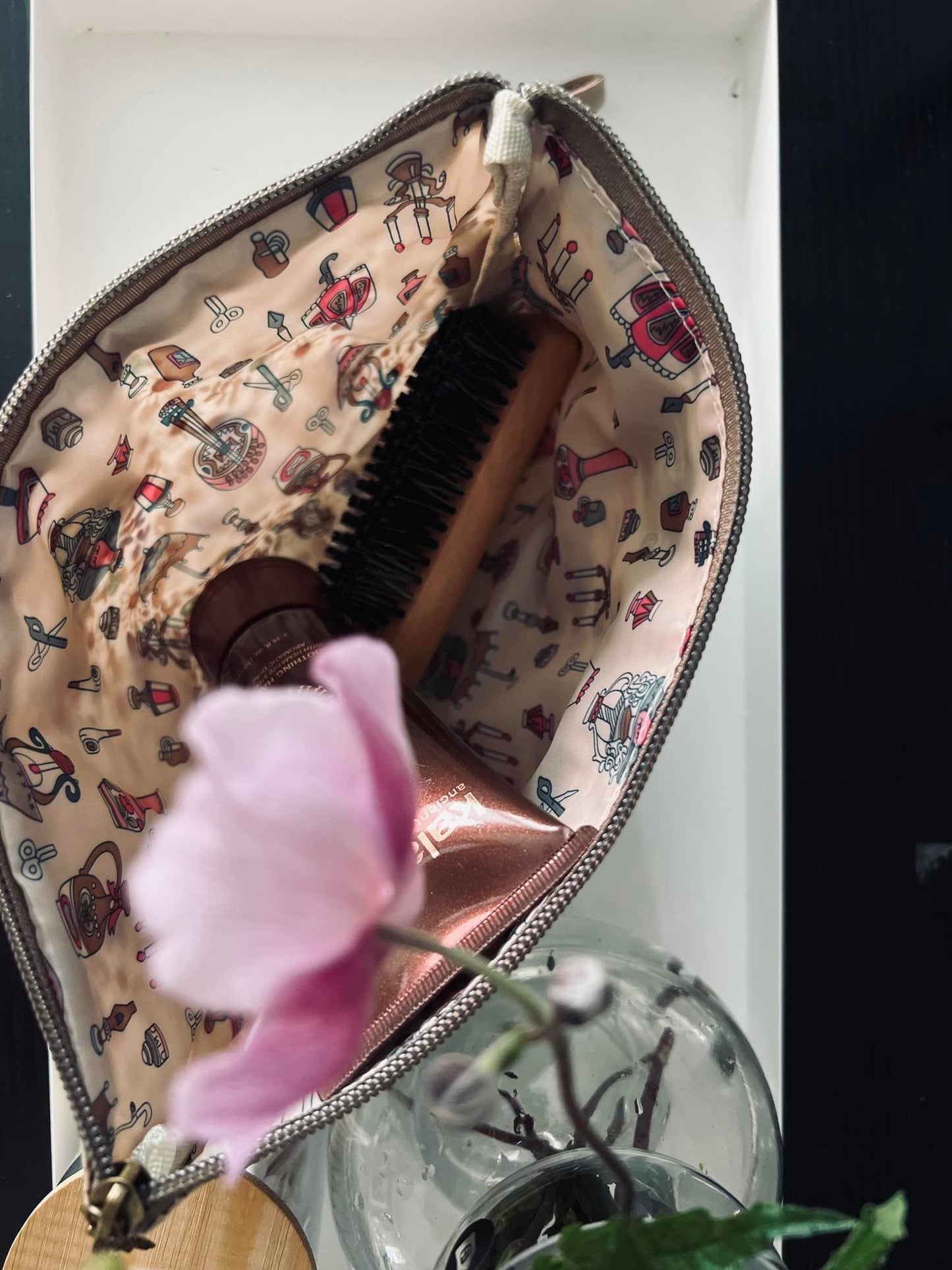 Toilettaske vandafvisende - Brown flower - VIAMAJA.DK