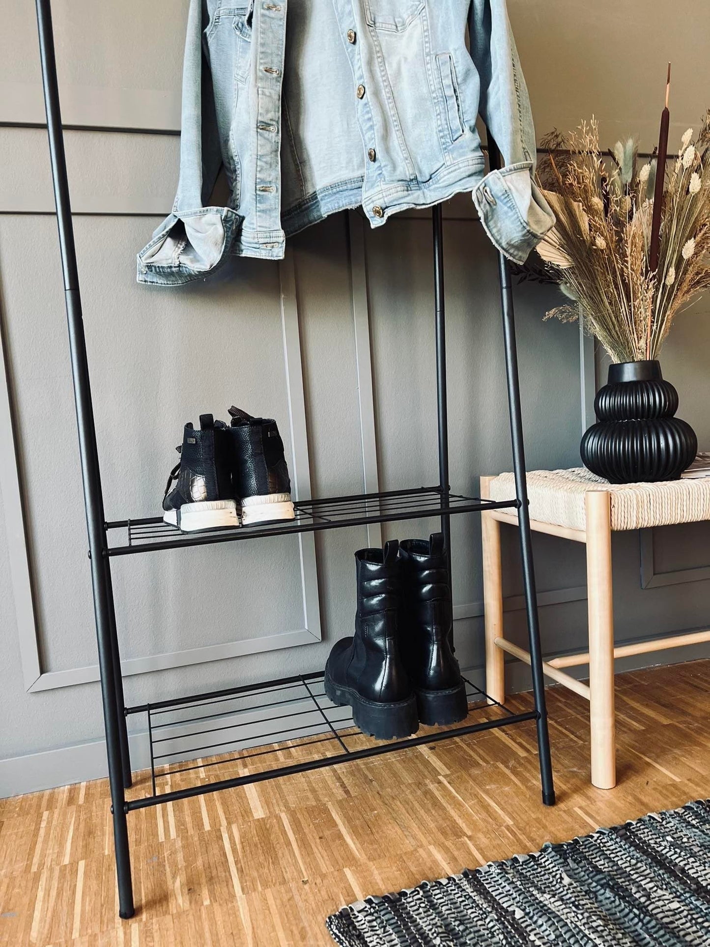 Tøjstativ med 2 hylder - Sort metal - VIAMAJA.DK