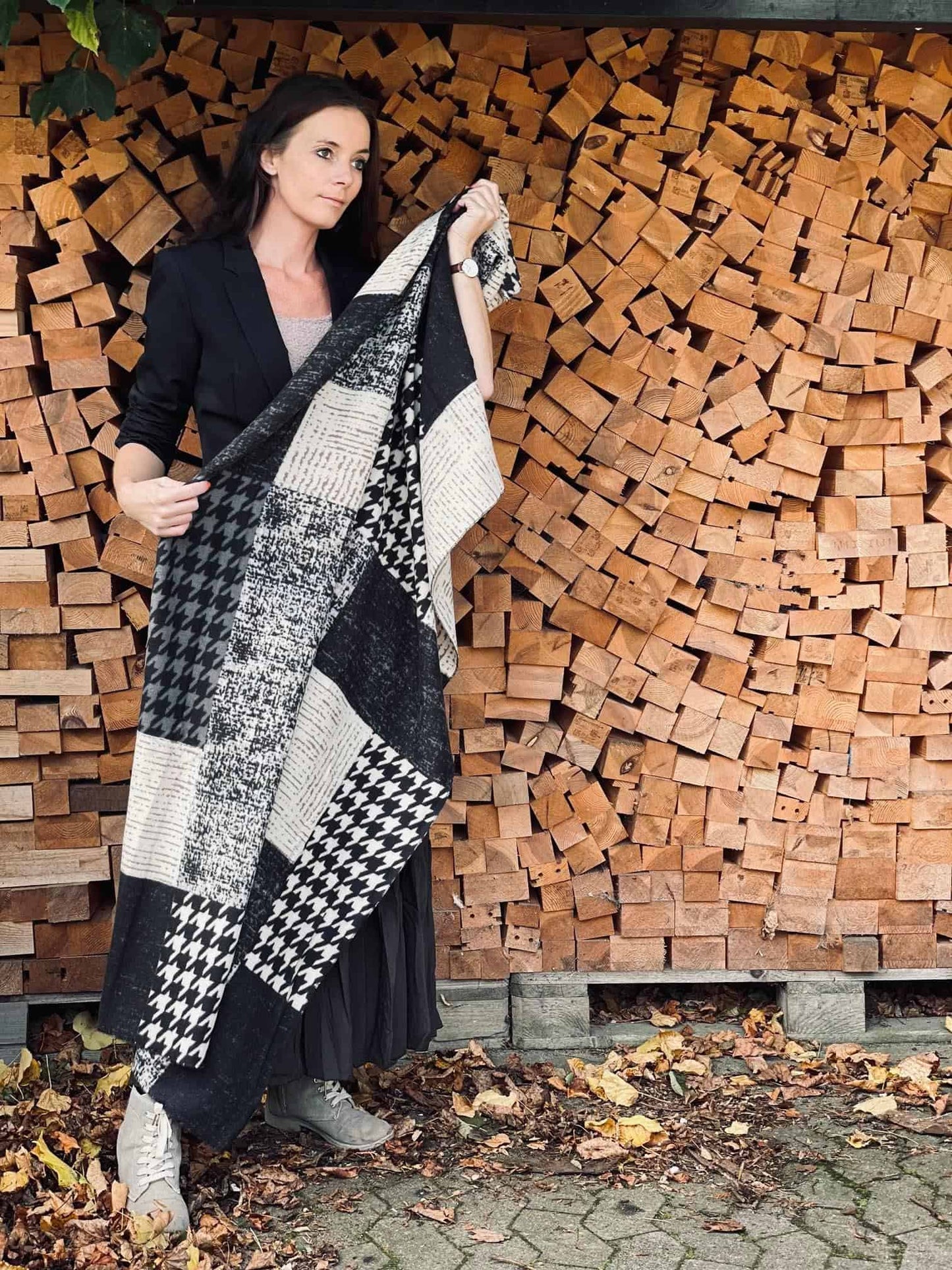 Tørklæde – patchwork Black - VIAMAJA.DK
