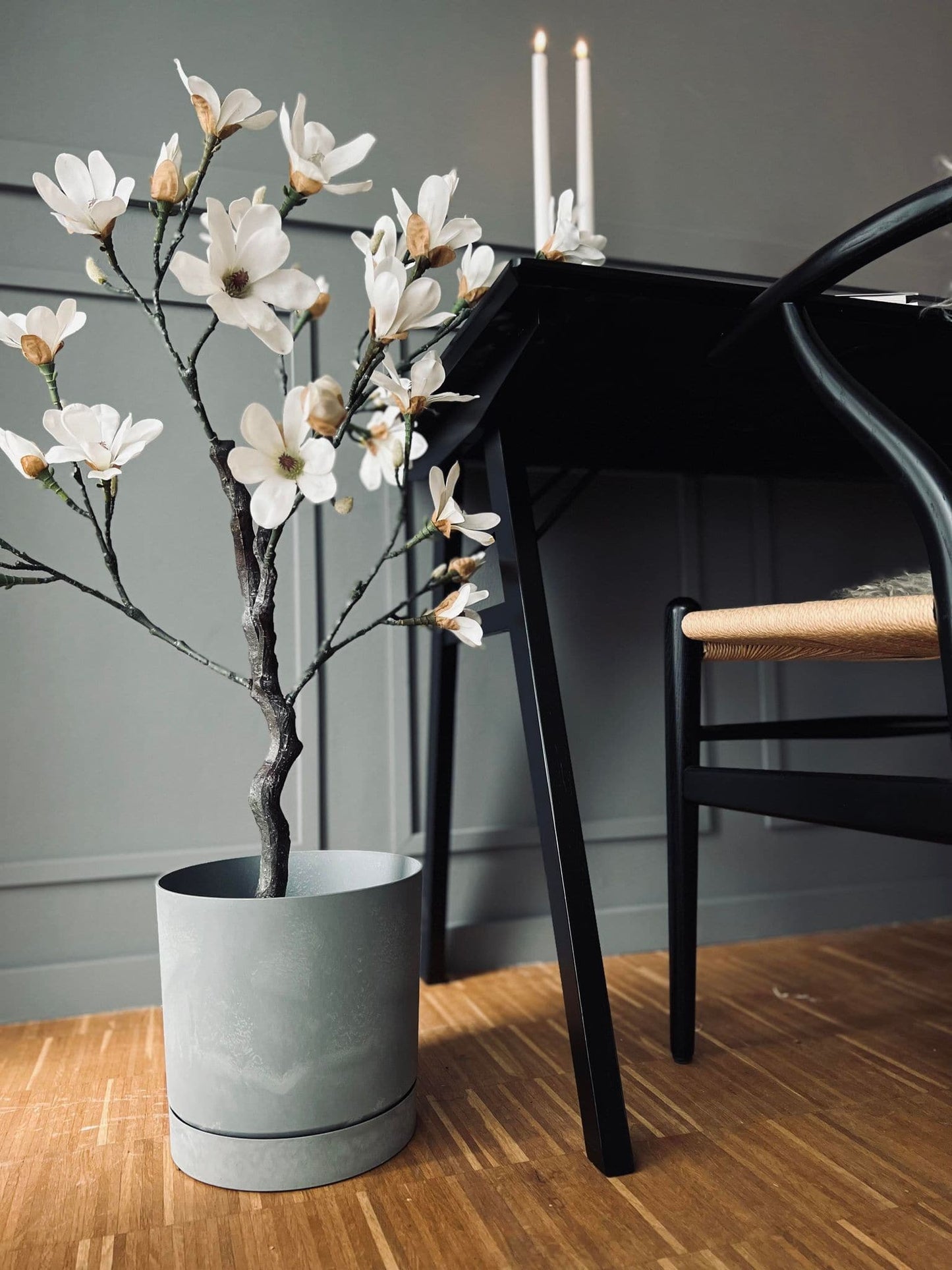 Urtepotte i beton look - Vandingssystem i bunden - Grå - VIAMAJA.DK