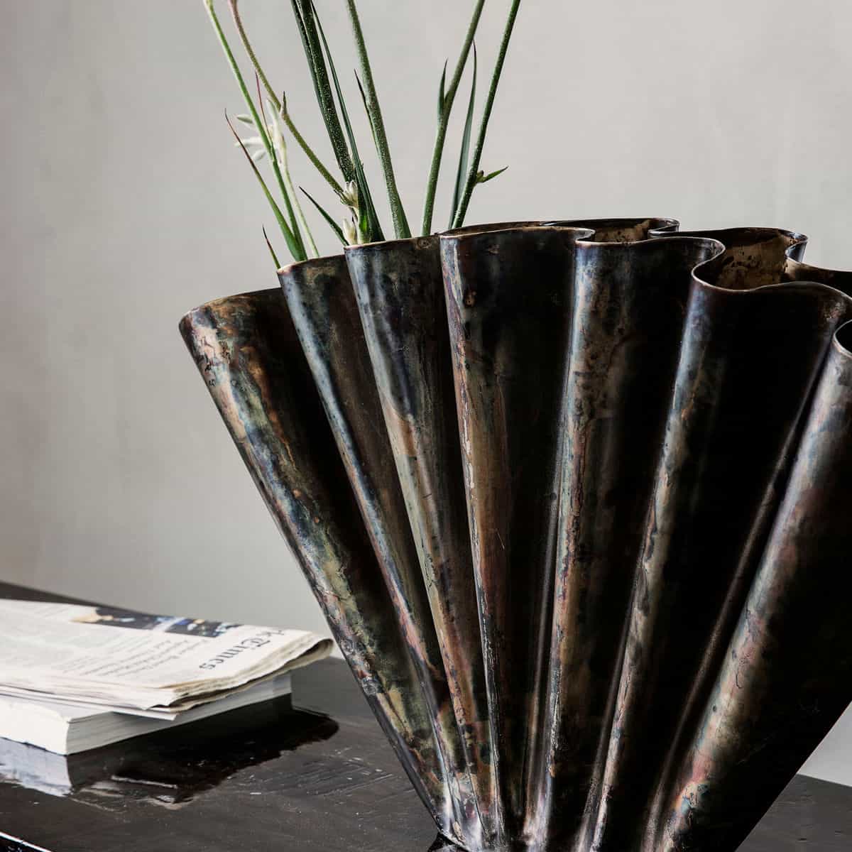 Vase - Antik brun jern - VIAMAJA.DK