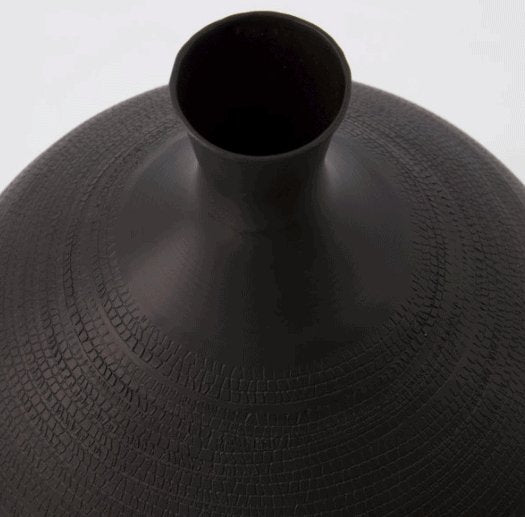 Vase i aluminium – håndlavet mønster – Stor - VIAMAJA.DK