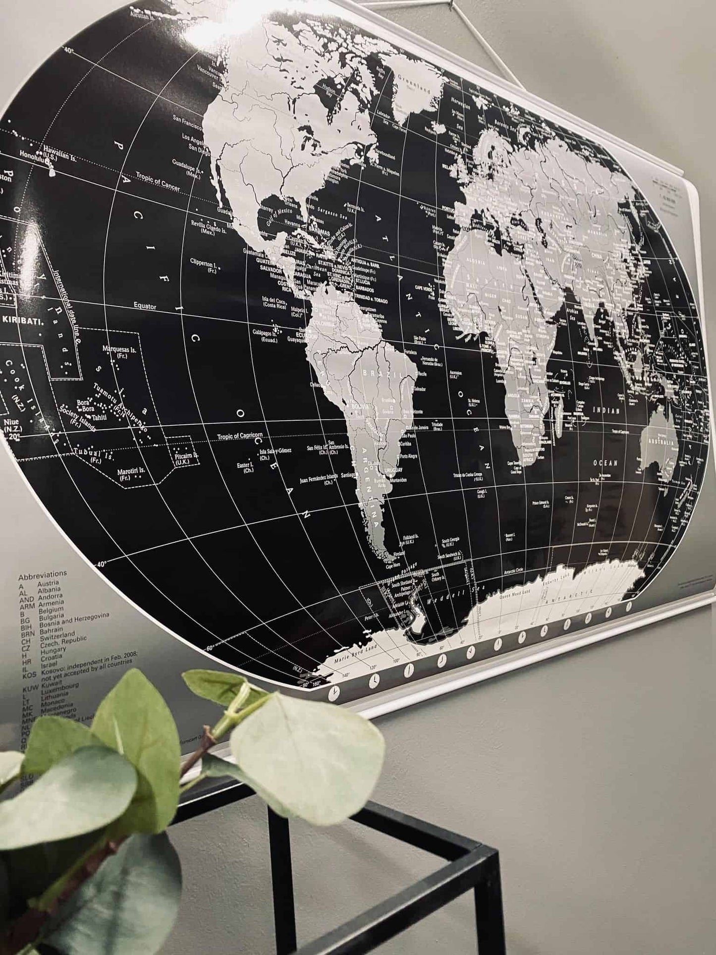 Verdens kort - Sort/Sølv - 97x67cm - VIAMAJA.DK