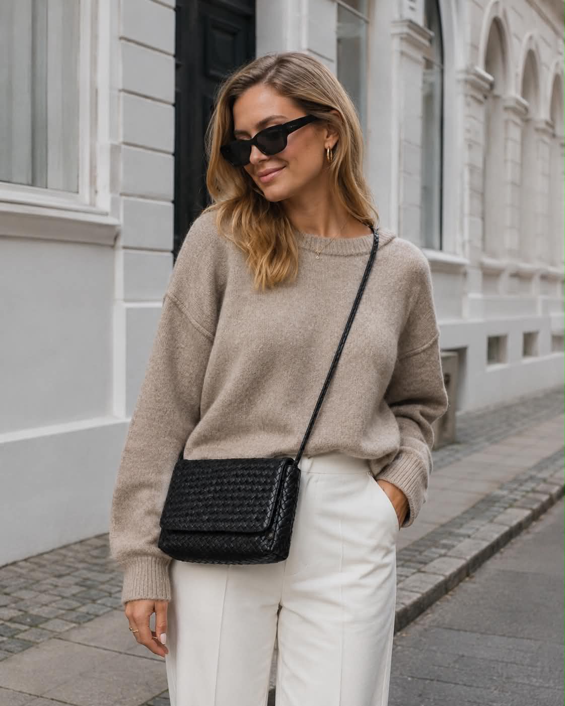 Elegant crossover -  Black