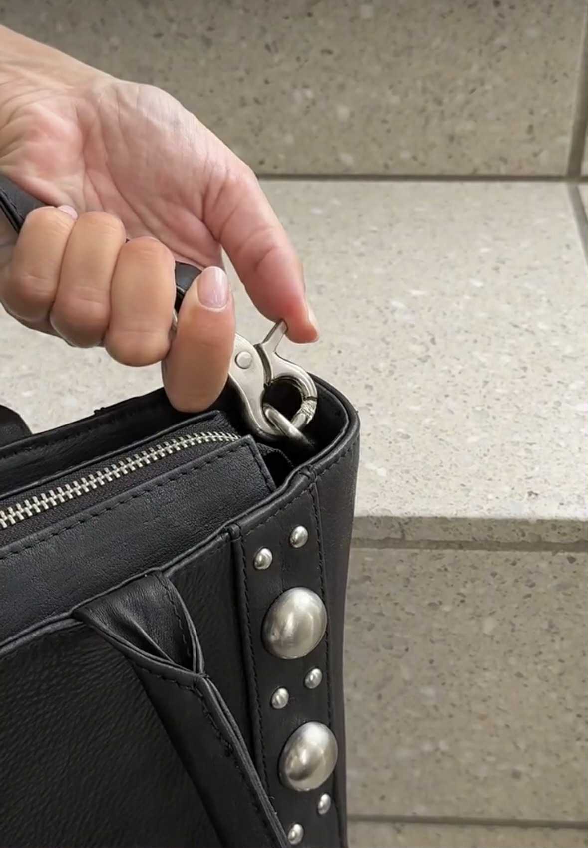 Håndtaske med nitter