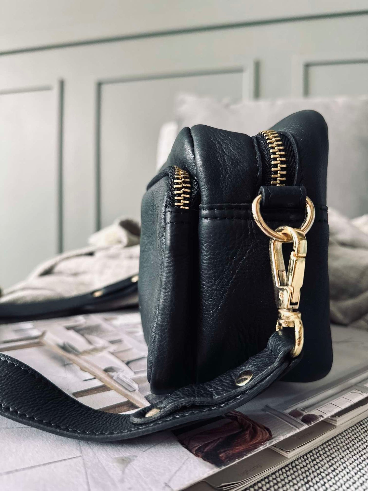 Crossover Aigo black / gold - Small