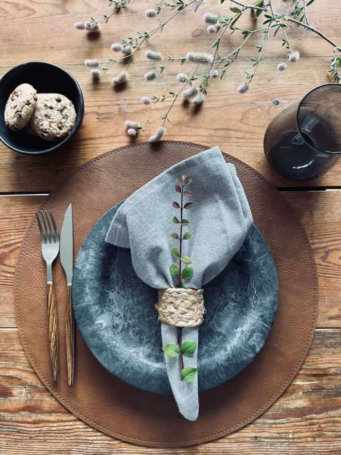 Dækkeserviet Rund – Vendbar Cognac / Sort