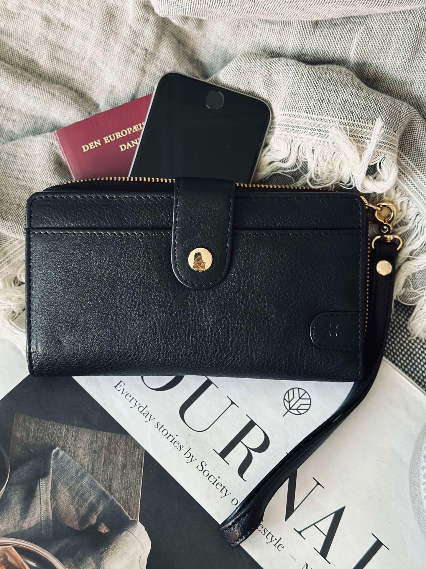 Clutch Posh – Black / Gold