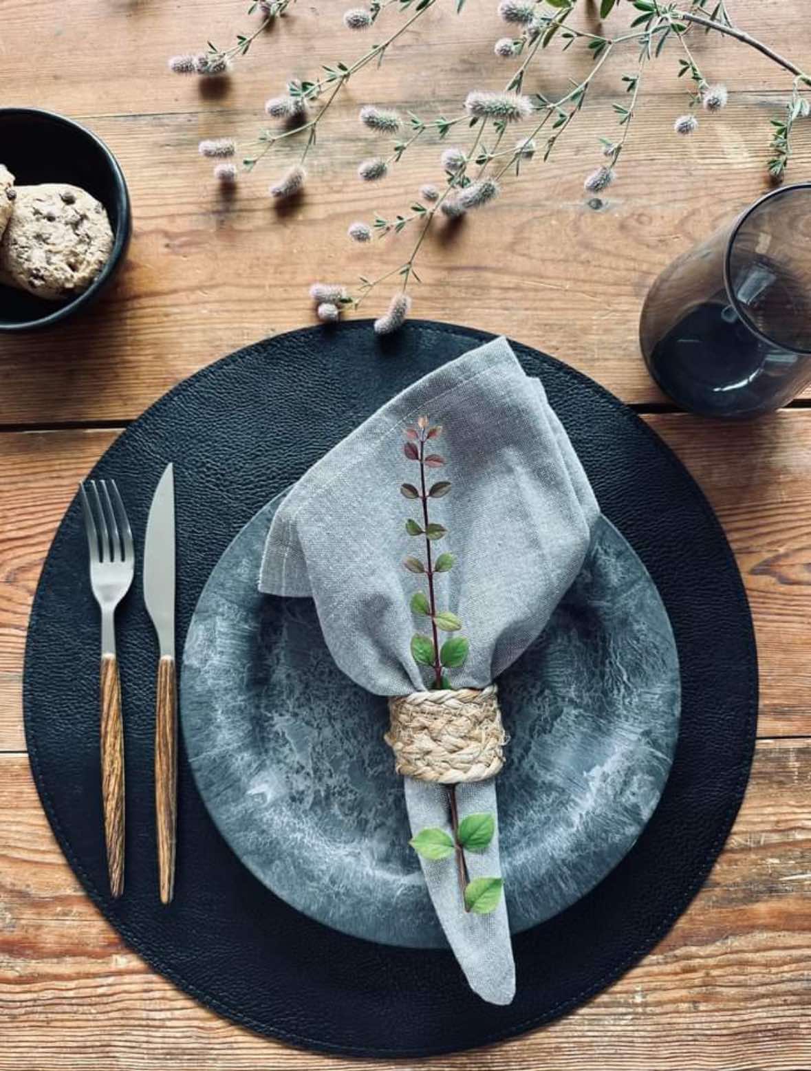 Dækkeserviet Rund – Vendbar Cognac / Sort