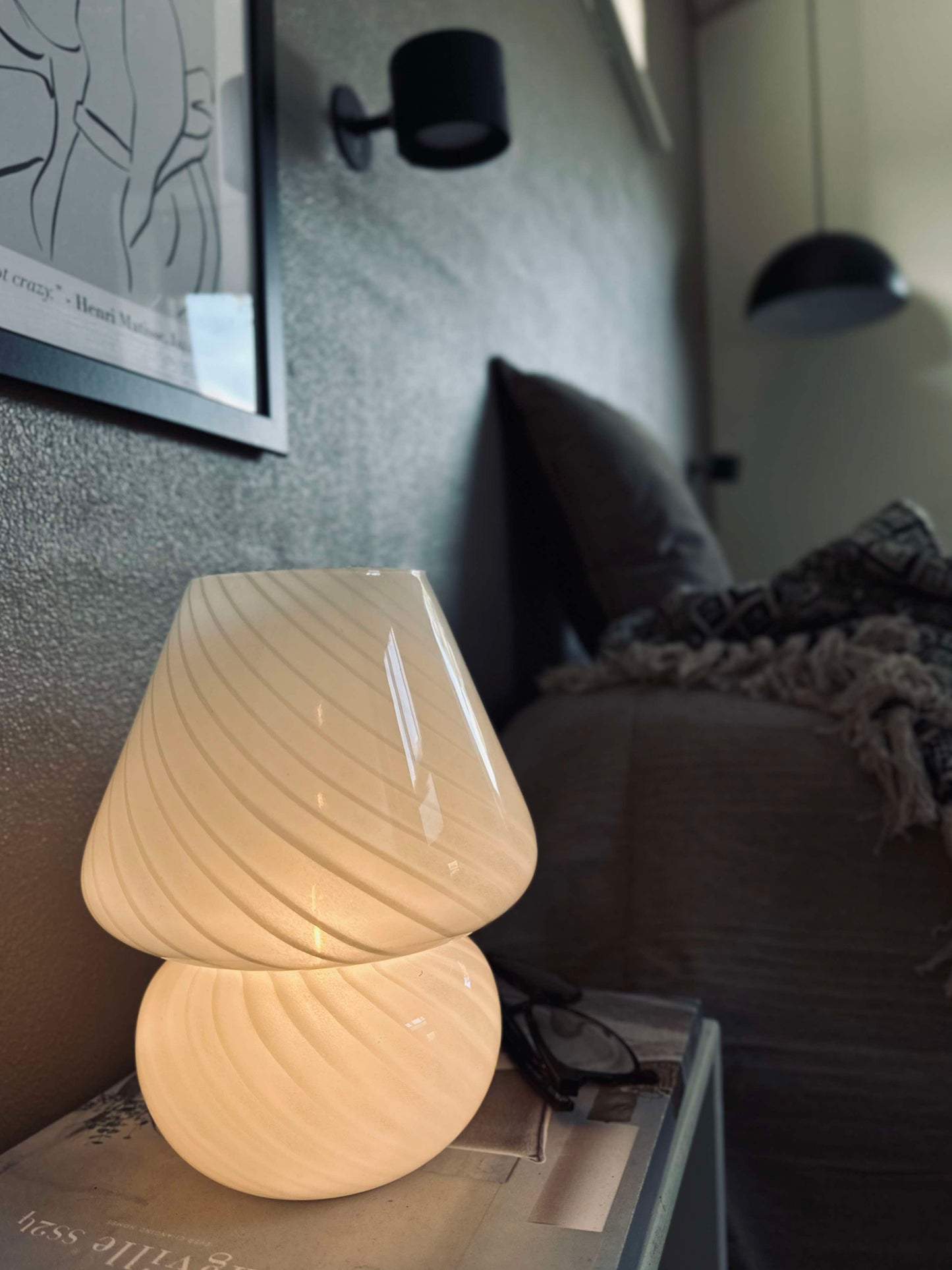 Mushroom Medium – Hvid mundblæst glas