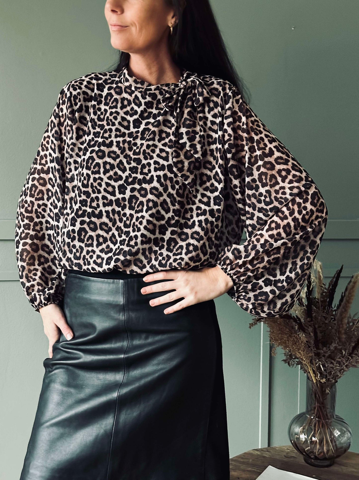Bluse m. Sløjfe - Leopard