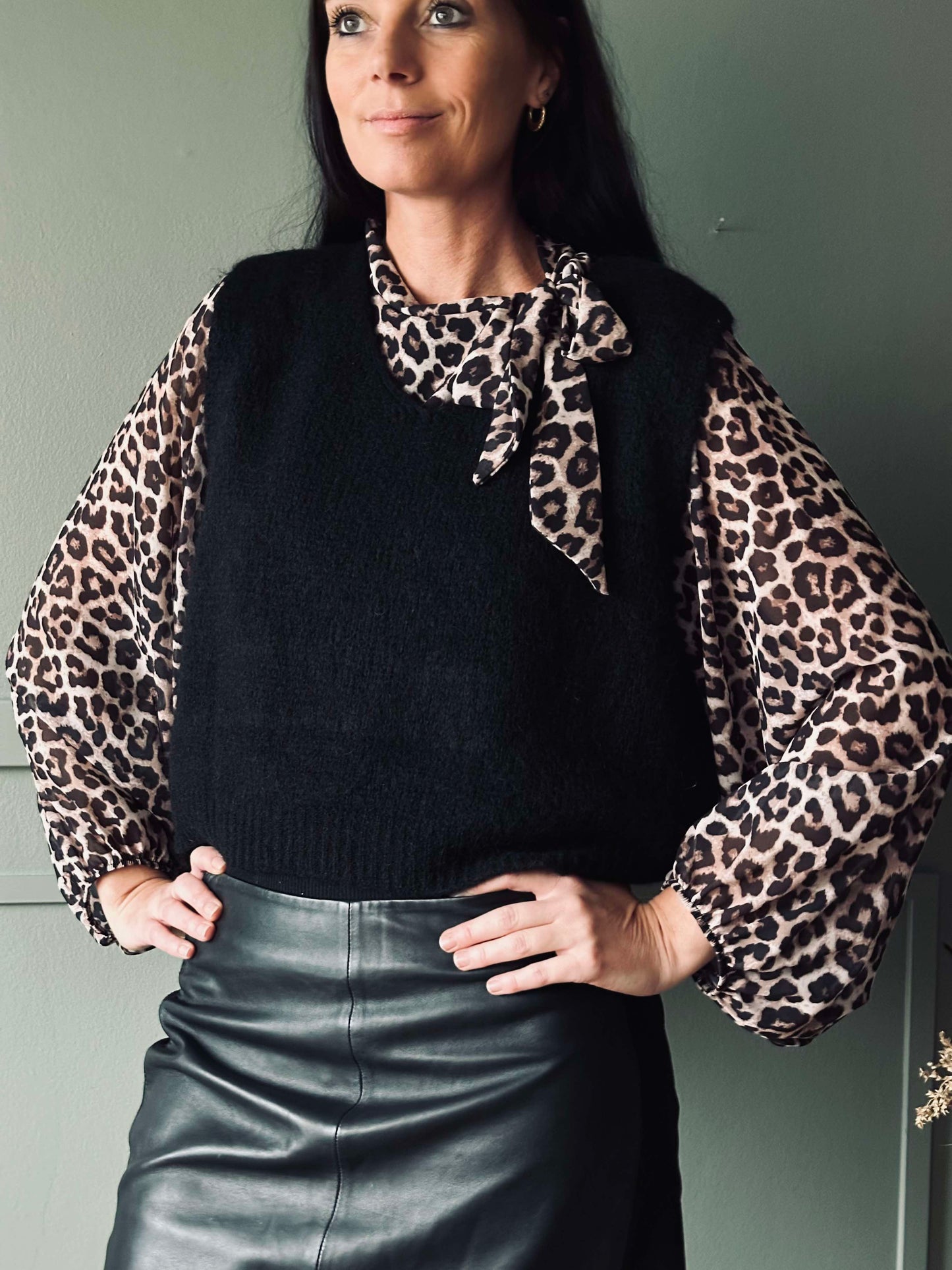 Bluse m. Sløjfe - Leopard