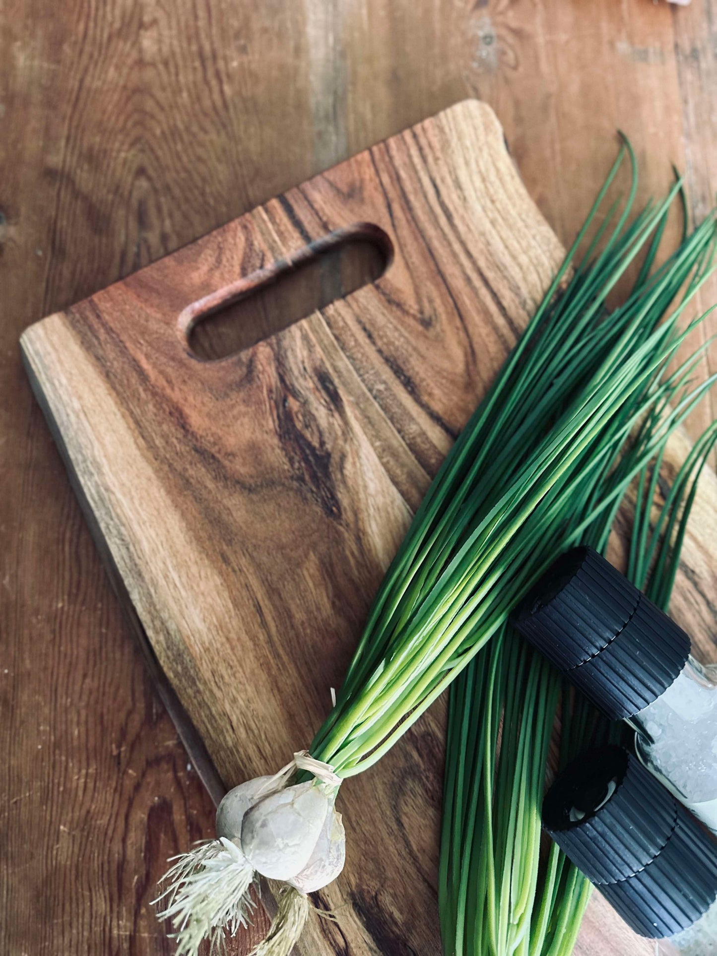 Skærebræt i olieret akacietræ