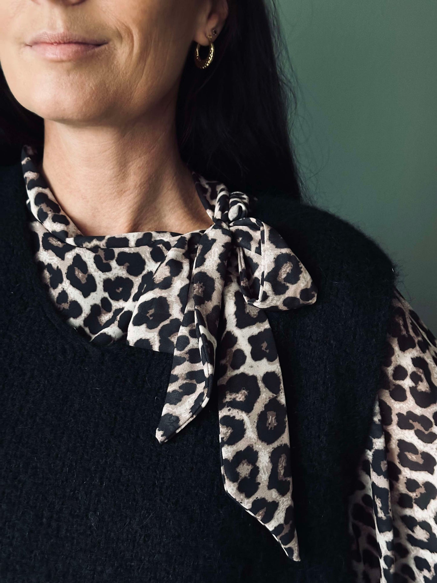 Bluse m. Sløjfe - Leopard