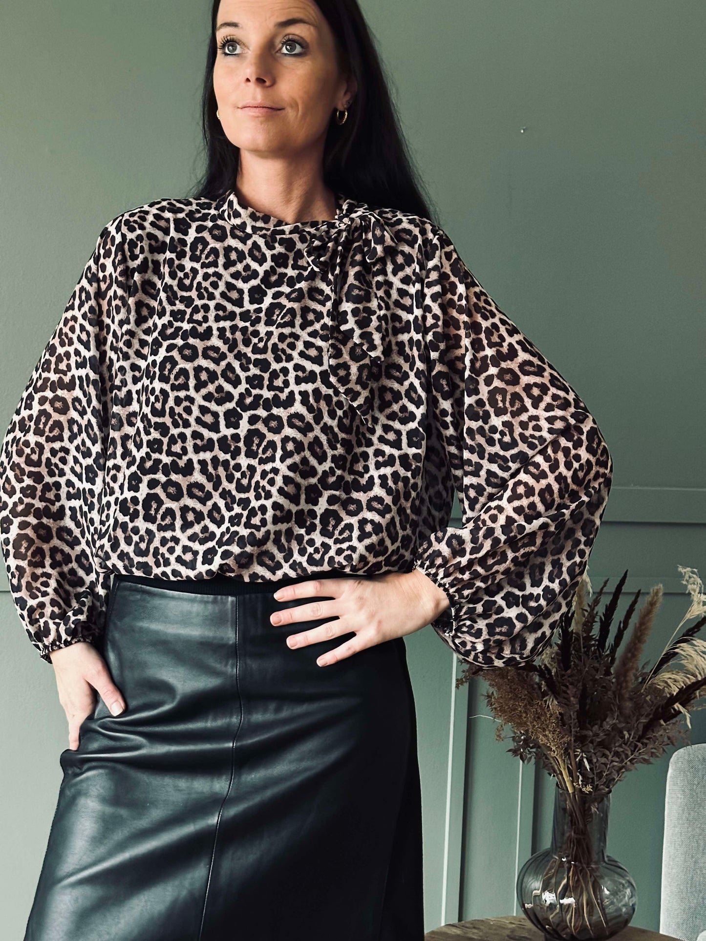 Bluse m. Sløjfe - Leopard