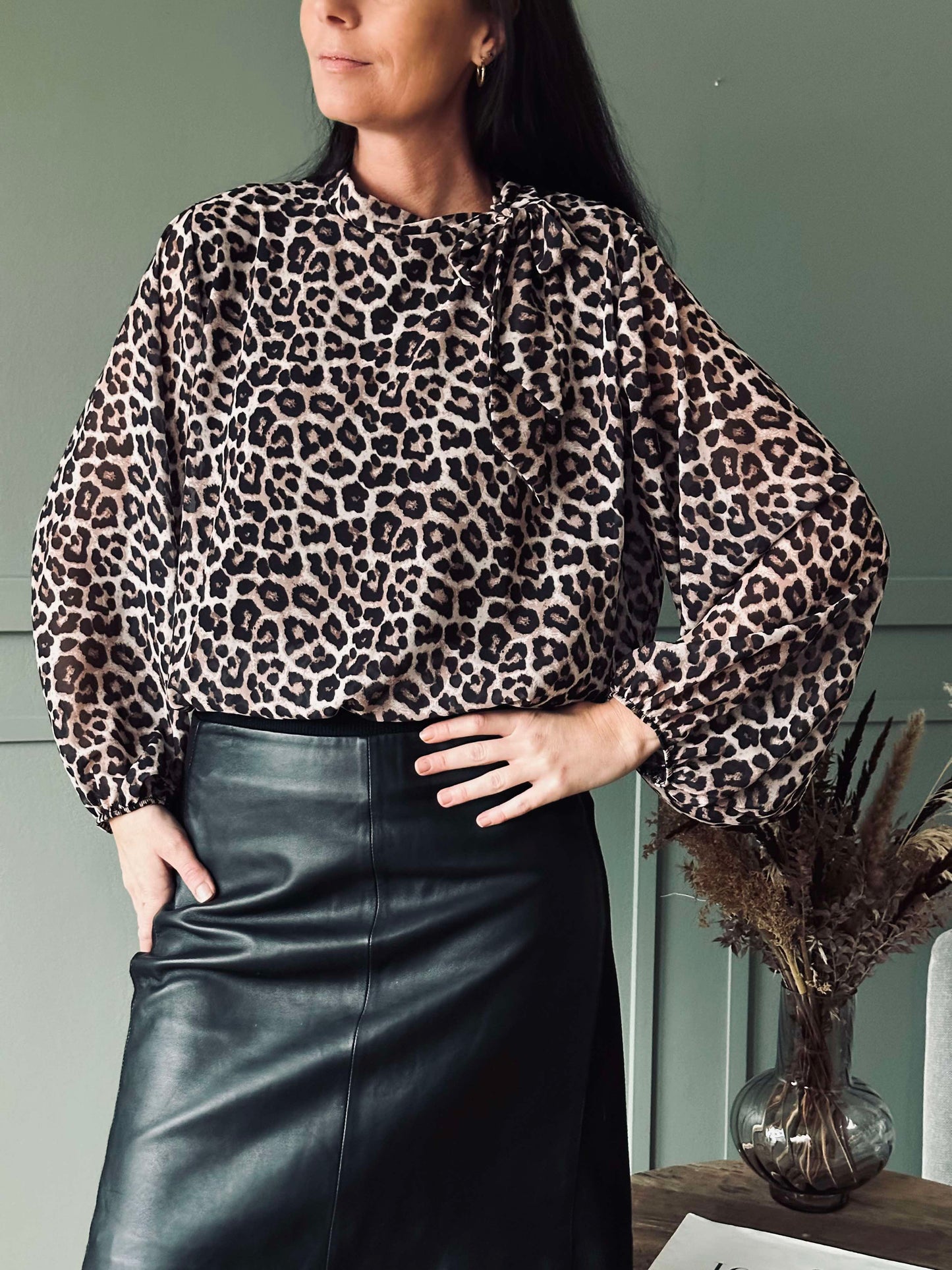 Bluse m. Sløjfe - Leopard