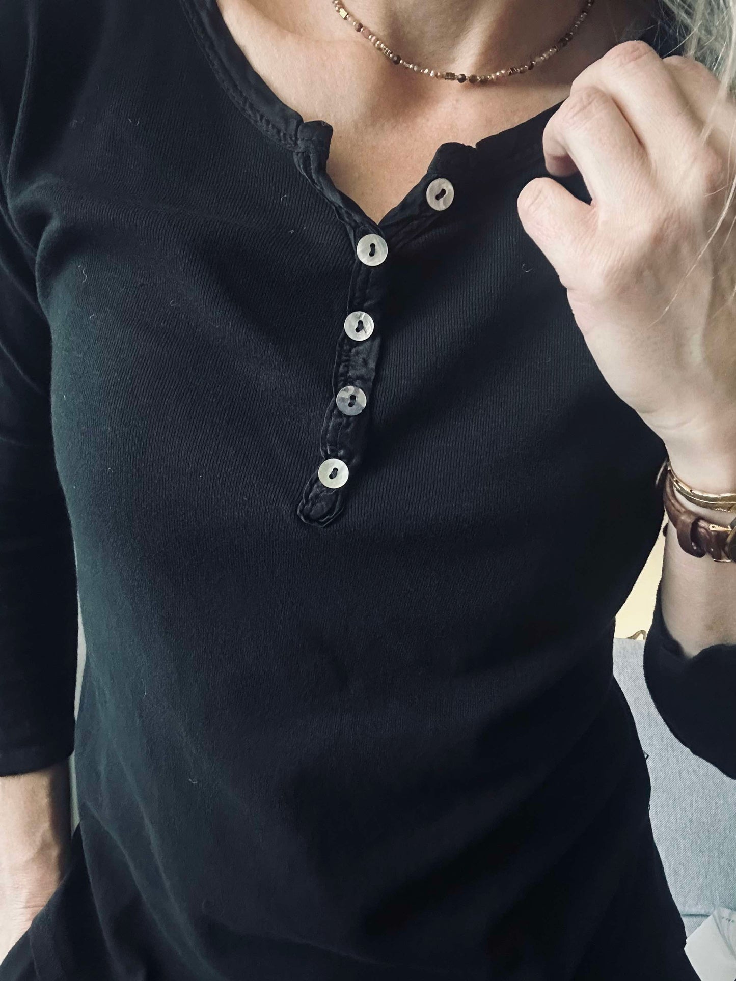 Basis bluse med knapper – ´Black