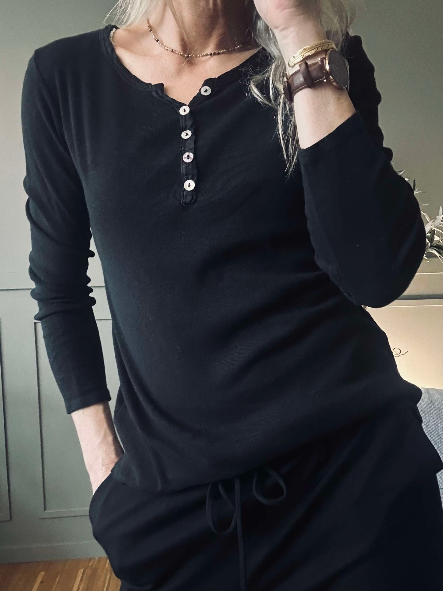 Basis bluse med knapper – ´Black