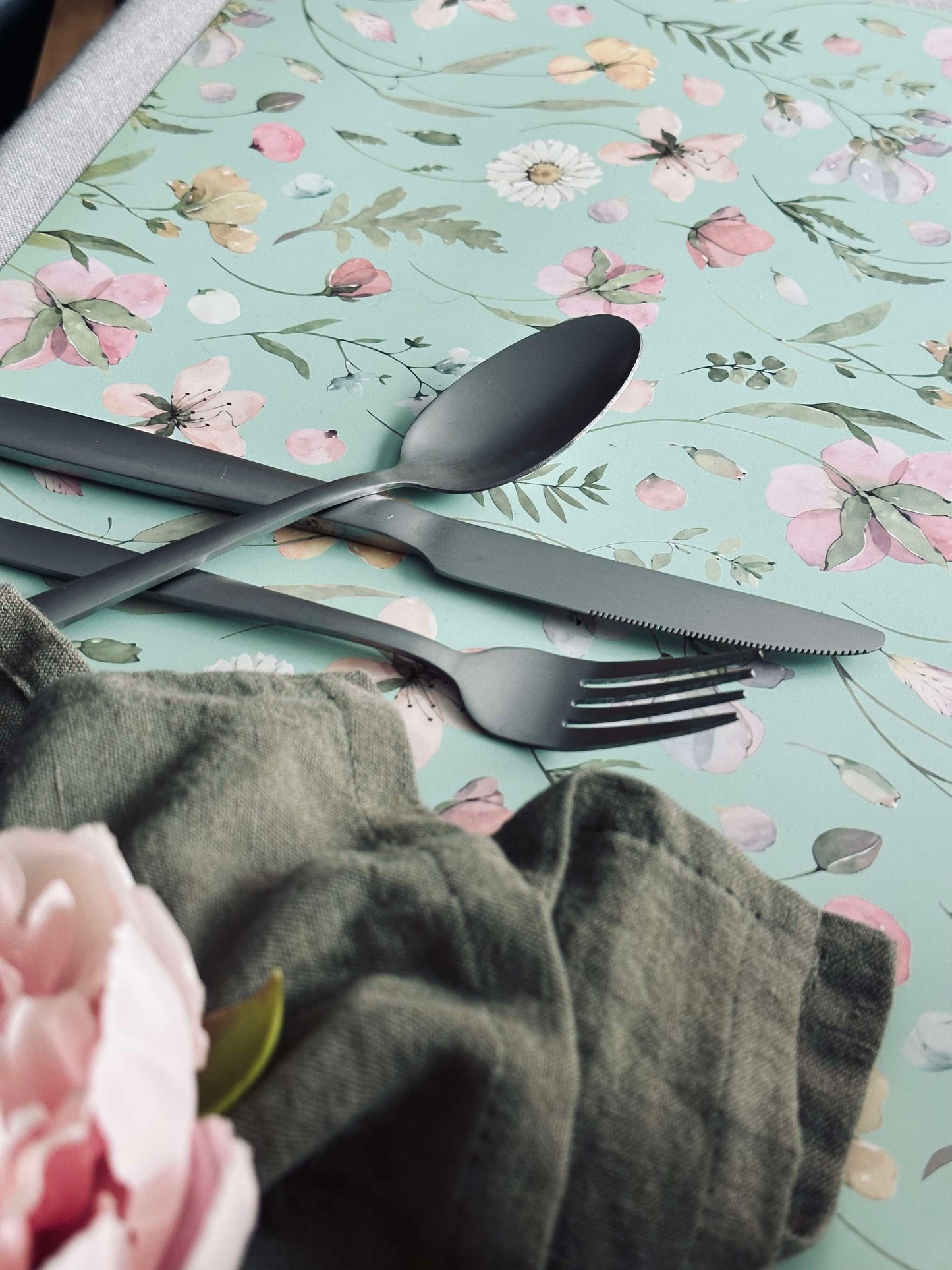 Dækkeserviet Flora - Dusty green