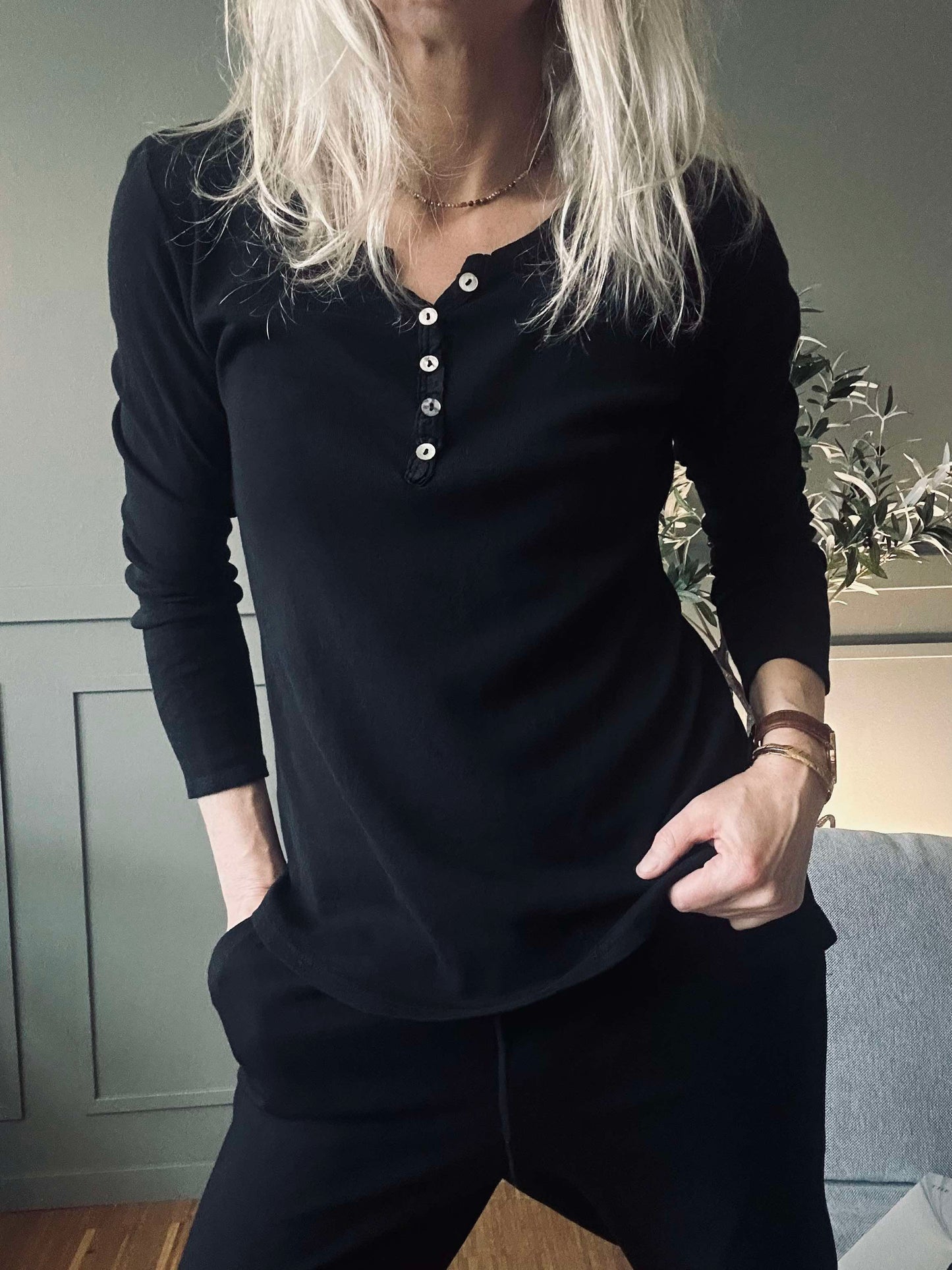Basis bluse med knapper – ´Black