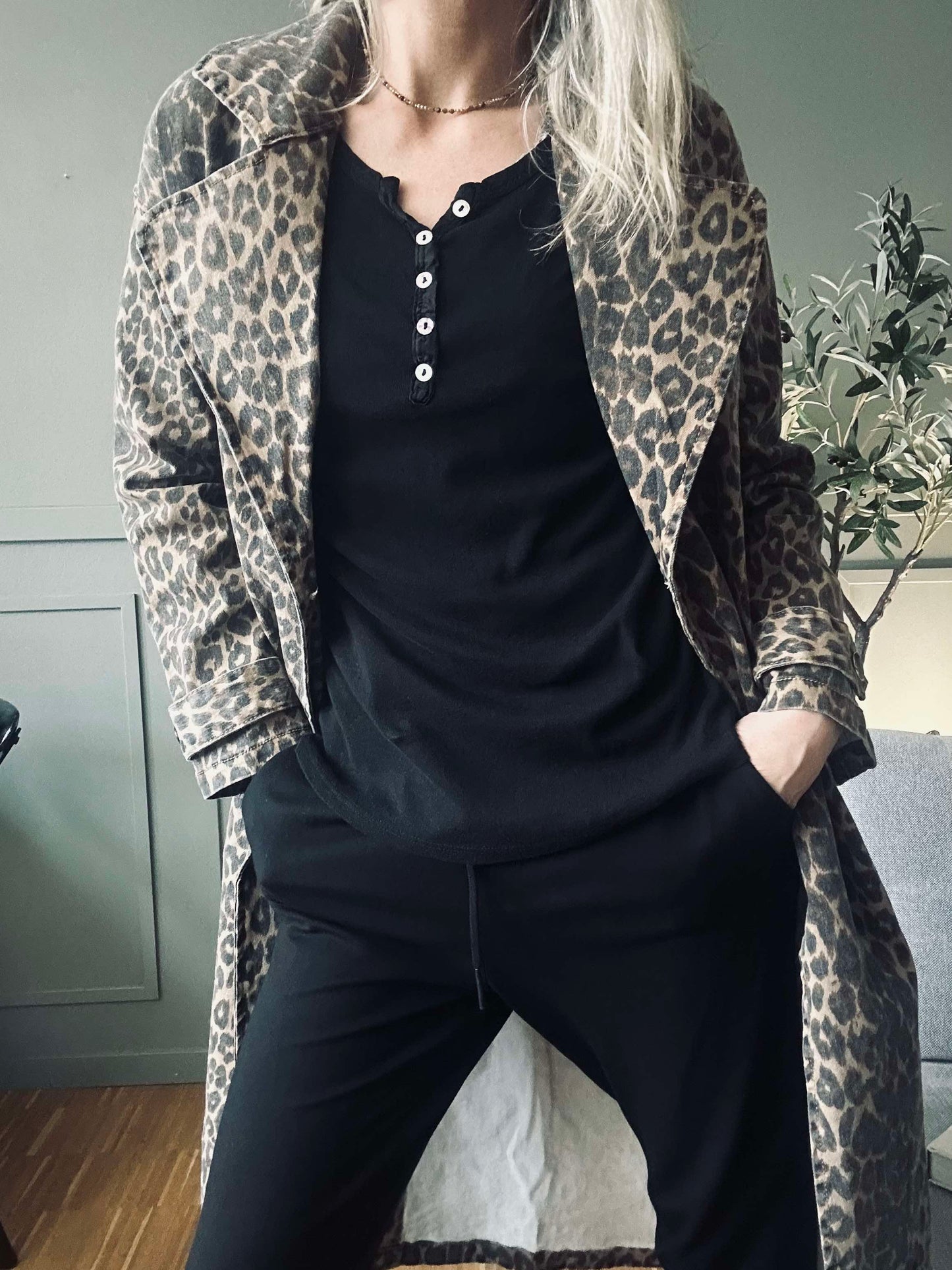 Basis bluse med knapper – ´Black