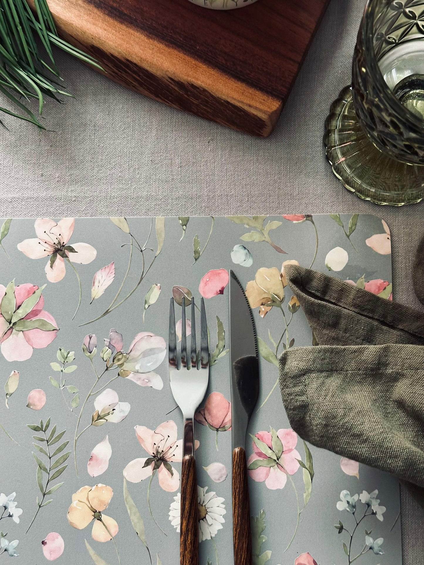 Dækkeserviet Flora - Grå