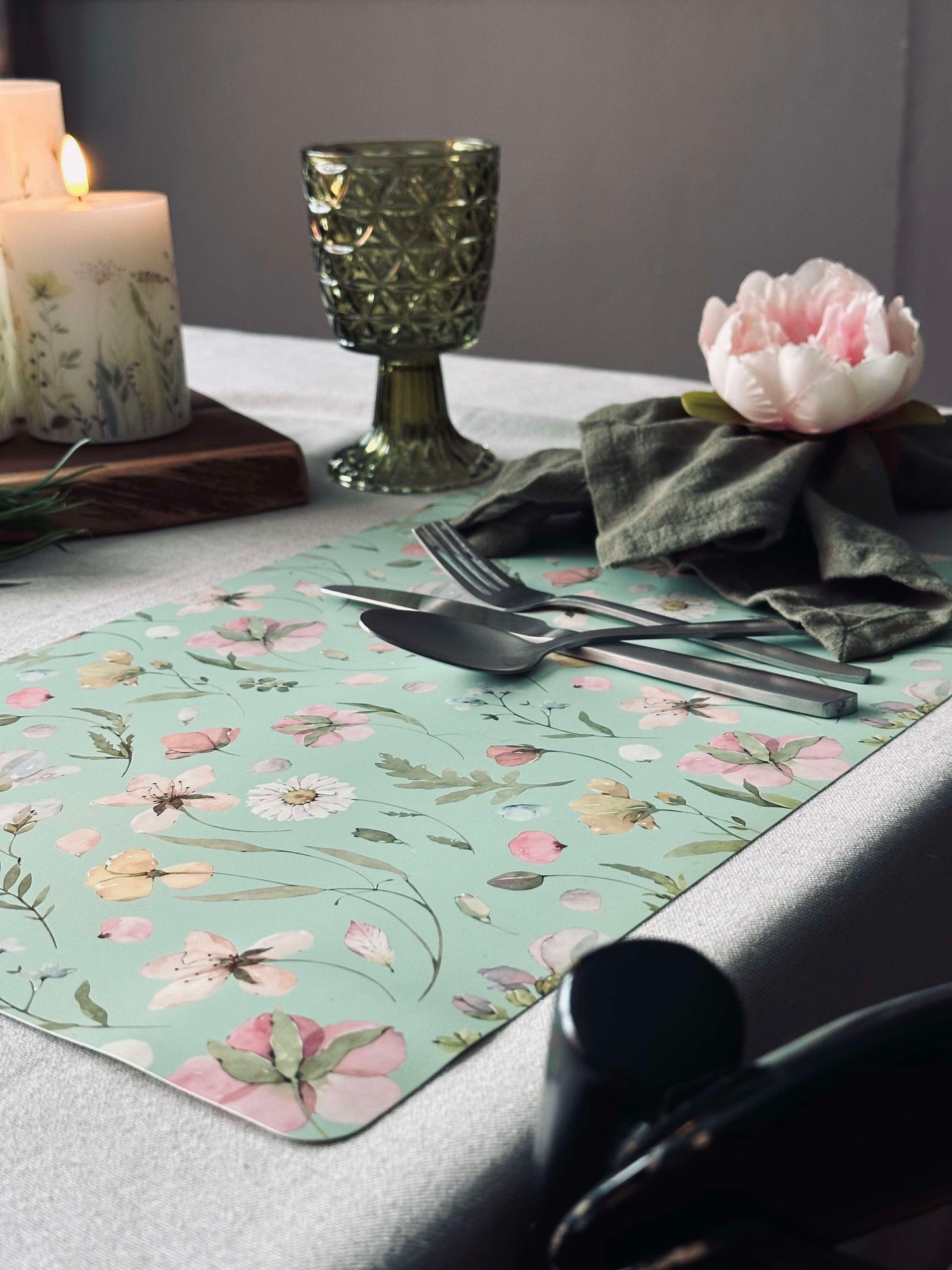 Dækkeserviet Flora - Dusty green